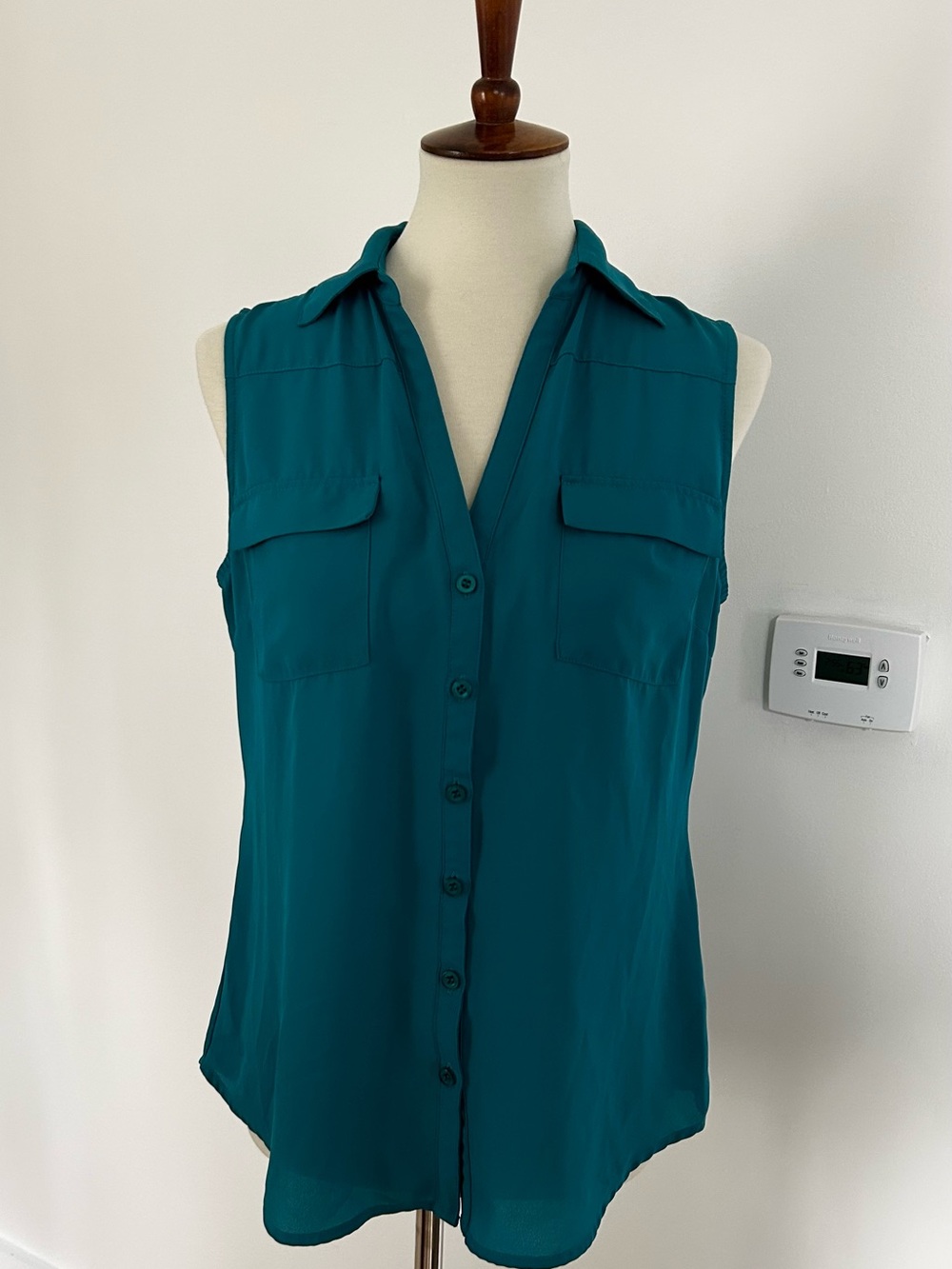 NWOT New York & Co Sleeveless Teal Button-Front Blouse Medium